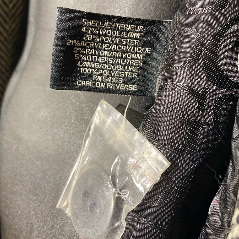 GUESS Fall/Winter Jacket - Picture 4 of 5
